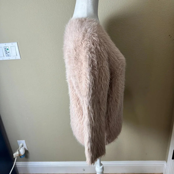 MOLLY BRACKEN Faux Fur Eyelash Cropped Open Front Blush Pink Cardigan Size Small - Picture 7 of 10